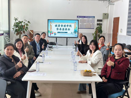 三位一体家访新范式 家校委同心护成长